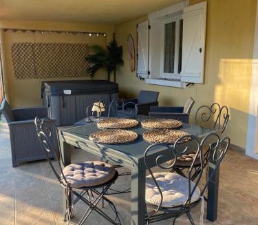 Cervione Apartment | Agréable rez de jardin avec Piscine et Jacuzzi