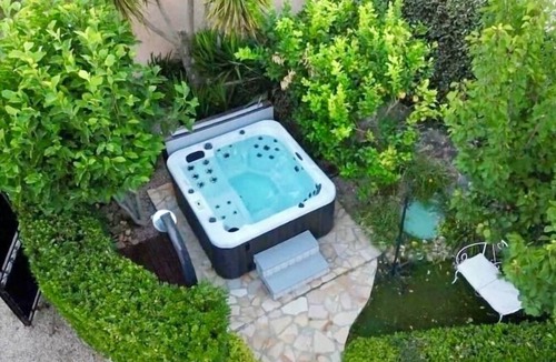 Appietto Villa | Air-conditioned villa with private pool and jacuzzi, in a quiet location close to beaches.