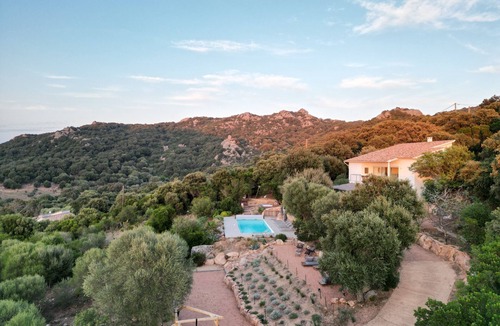 Figari House | Air-conditioned villa with views, swimming pool and outdoor entertainment area.