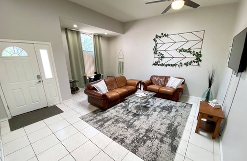 Campus Farm House | Airy Modern Oasis★A+Location★UofA-Dining-Riverwalk