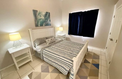Campus Farm House | Airy Modern Oasis★A+Location★UofA-Dining-Riverwalk