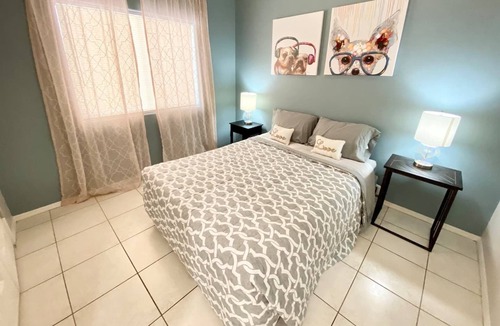 Campus Farm House | Airy Modern Oasis★A+Location★UofA-Dining-Riverwalk