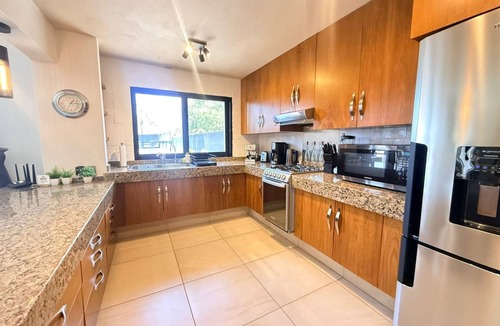 San Antonio Tlayacapan House | Ajijic Modern 2 Bedroom-ac-bikes-gym-pickleball Court-golf Cart-scooters