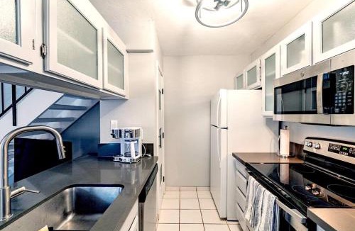 Tucson Apartment | Alegria Corner - Charming dog-friendly, 2BR-1BA with Pool, Mountain Views