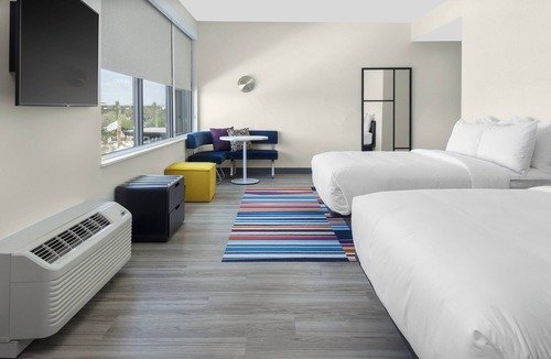 Glendale Sports and Entertainment District Hotel | Aloft by Marriott Glendale at Westgate