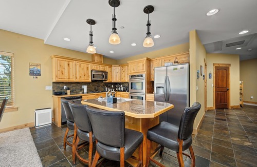 Kellogg Condo | Alpine 2Bdrm Suite: Fireplace, Views, Sauna & Indoor Parking