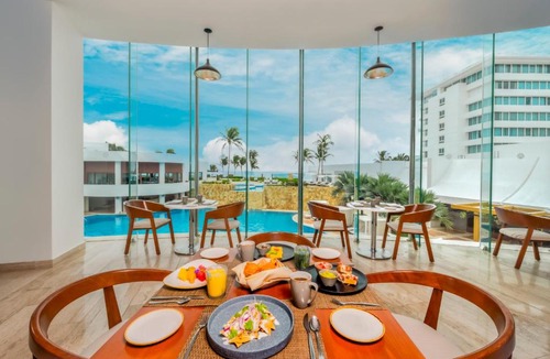 Punta Cancun Resort | Altitude at Krystal Grand Cancun - All Inclusive