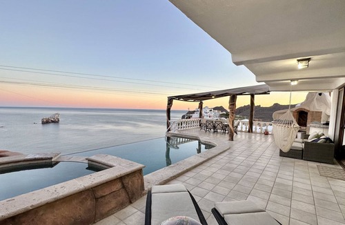Caracol Turistico House | Amazing ocean view, infinity pool, and walking distance to the beach