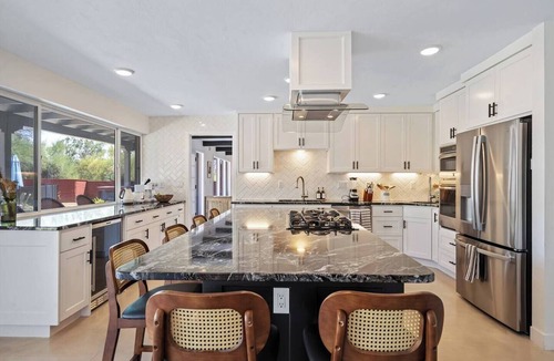 Sabino Mountain House | Amazing Fun Villa w Cinema, Pool, Golf, Games