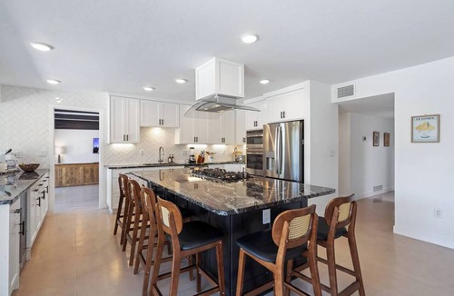 Sabino Mountain House | Amazing Fun Villa w Cinema, Pool, Golf, Games