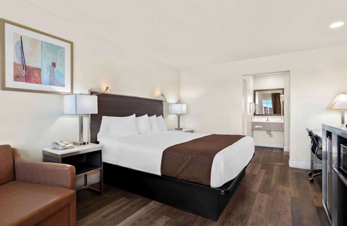 Flagstaff Hotel | Americas Best Value Inn & Suites Flagstaff