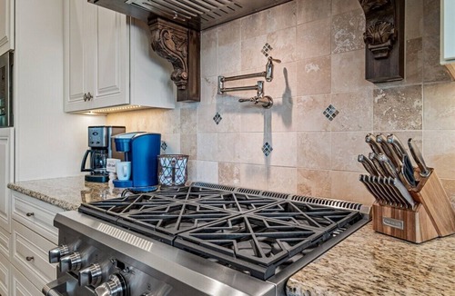 Gold Canyon House | An Arrow Escape! Views, Outdoor Games, Htd Pool & Spa