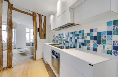 Odeon Apartment | AN AUTHENTIC & COMFORTABLE PARISIAN STAY JUST STEPS FROM JARDIN DU LUXEMBOURG