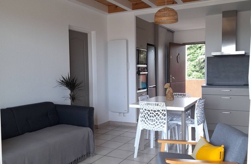 Prunete Apartment | Apartment between sea and mountains - Direct beach access + swimming pool