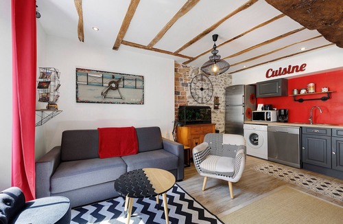 Les Epesses Apartment | Apartment 'Les Glycines N2' with Private Terrace, Balcony and Wi-Fi