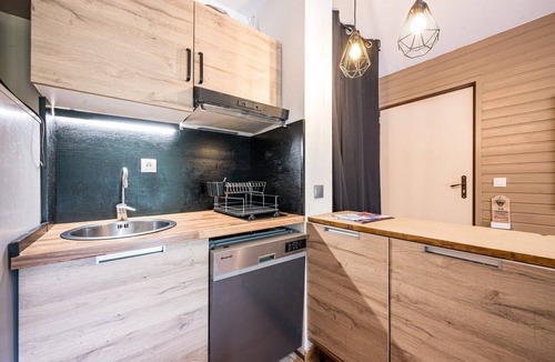 Orelle Apartment | Apartment 'Spa Fleures D'Orelle' with Mountain View, Private Terrace and Wi-Fi
