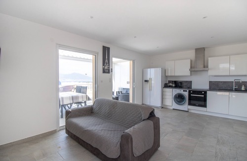 Albitreccia Apartment | Apartment 'Splendide Grand Neuf' with Shared Pool, Private Terrace and Wi-Fi