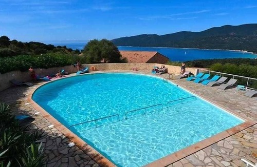 Serra-di-Ferro Apartment | Appartement climatisé dans une résidence * avec piscine, mer à pied