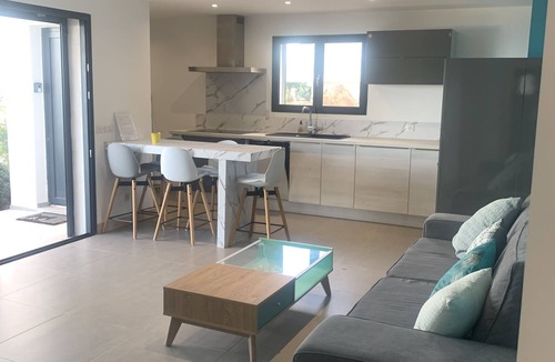 Solenzara Apartment | Appartement Spacieux, vue Splendide sur la mer Avec Piscine Privée