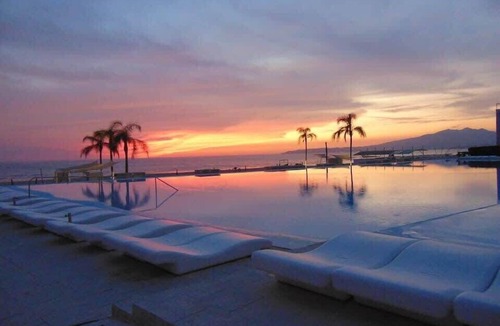 Flamingos Apartment | Area Ocean, Affordable 1BR Studio, Beachfront Resort, Pools, Snack Bar, & Balcony