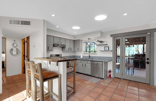 Picture Rocks House | Artist’s Delight, Conveniently Remote Saguaro Saturated Views