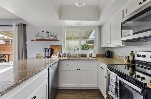Midtown Villa | Artsy Townhouse w/Billiards & King En Suite