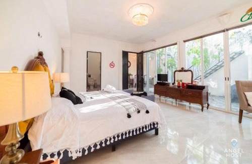 Zona Paseo Montejo Apartment | Authentic Mérida a Block from Montejo Fast Wi-FI