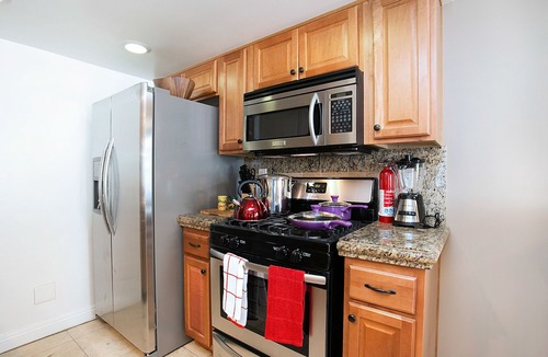 Westside Costa Mesa House | Awesome Multi Level - Large Patio - Fast WIFI - Work Desks - Self Check In! (CM-2)