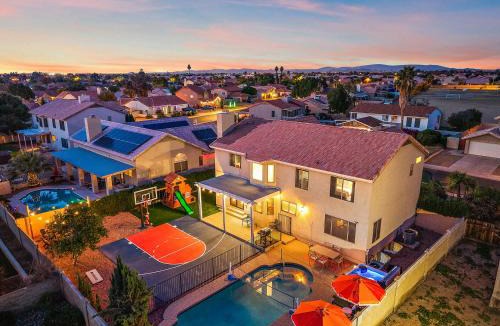 Peoria House | AZ Game House - Sport Court - Golf - Game Room
