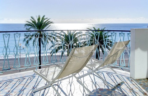 Les Baumettes Apartment | Azur View - Overlooking the Promenade!
