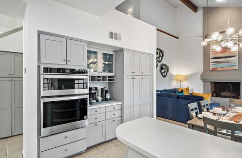 Buenavante House | Backyard Retreat + Pets Welcome & Near Golf and Spring Training! Desert Star