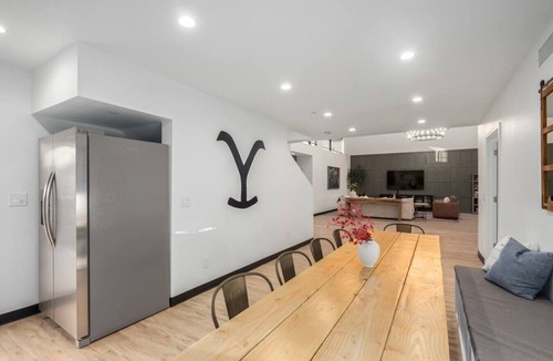 Desert Shadows House | Barnhouse: Heated Pool | 5 mins to Old Town!