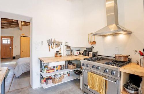 Barrio Historico Apartment | Barrio Bungalow - Historic 1900 Adobe Studio in Downtown