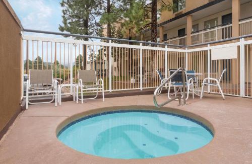 Woodlands Village Hotel | Baymont by Wyndham Flagstaff