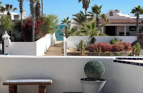 Benito Juarez House | Beach House, La Perla