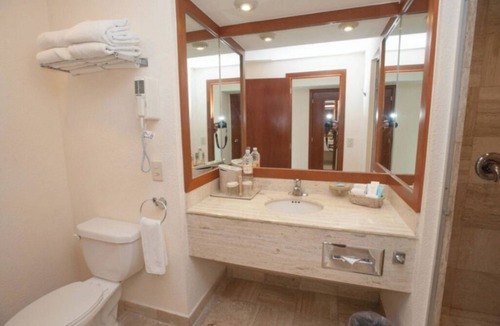 Isla Iguana Hotel | Beach resort w/balcony ft lush pools, dining, fitness, spa & resort activities.