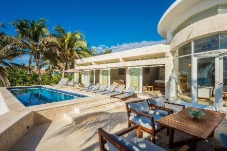 Playacar Beach Villa | Beachfront Casa de Playa