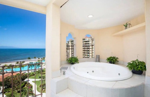 Marina Vallarta Apartment | Beachfront condo best location spectacular views