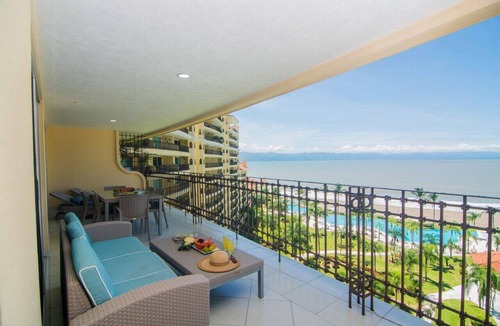 Marina Vallarta Apartment | Beachfront condo best location spectacular views