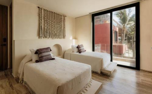 Zona Hotelera Villa | Beachfront Hacienda for 24 guests in Tulum Beach