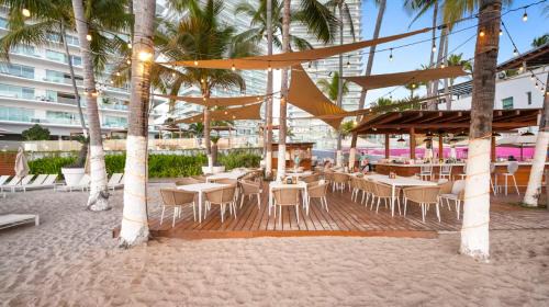 North Hotel Zone Apartment | Beachfront Icon Vallarta Condos