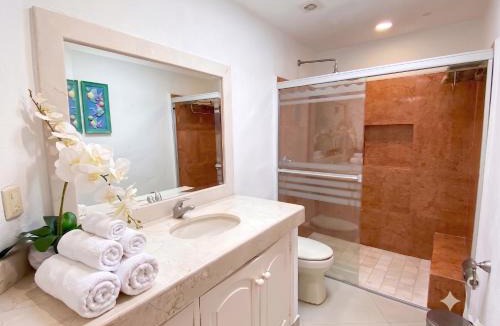South Hotel Zone House | Beachfront Paradise, 5-bdr, 3-bath, Resort Access