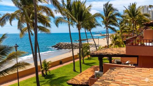 South Hotel Zone House | Beachfront Paradise, 5-bdr, 3-bath, Resort Access