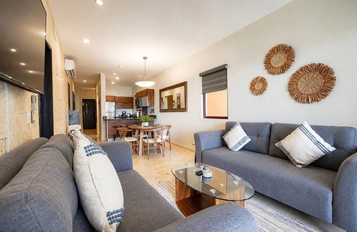 Downtown Condo | Beachfront | Patio, Pool, BBQ & 1 Block to 5th Ave