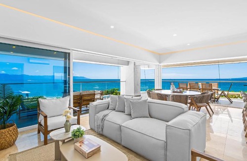 Las Glorias Apartment | Beachfront, Private Pool, Theatre Room, Views!