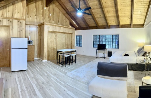 Munds Park Apartment | Bear Treeloft - An ADU in the cool pines & walking distance to fun!