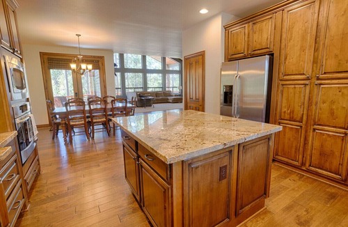 Torreon House | Bearhawk Lodge - Modern Spacious Luxury Cabin