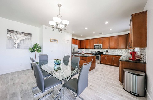 Rovey Farm Estates House | Beautiful 4-bedroom house with AC in charming Glendale