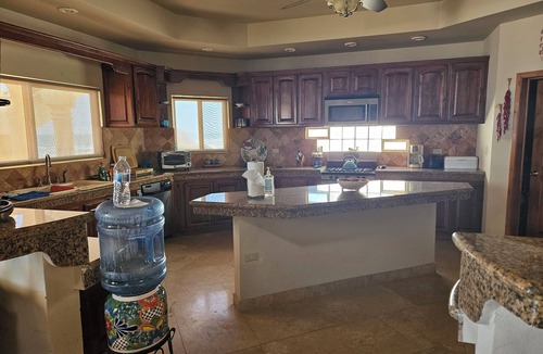 Puerto Penasco House | Beautiful 4bdrm OCEANFRONT home Huge Kitchen Pet Friendly. Right on the beach!