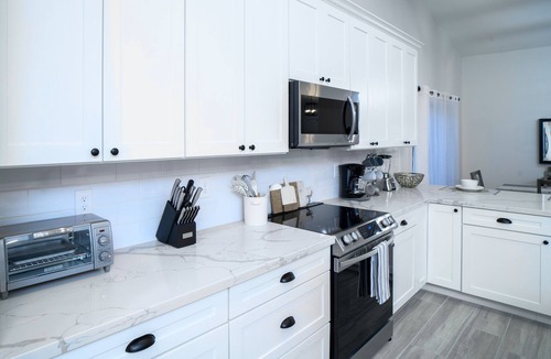 Central Scottsdale House | Beautiful 5-Bdrm Vacation Home W/Heated Pool !